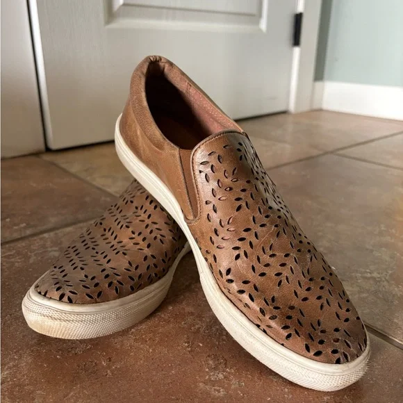 Women’s Roper Shoes - Picture 2 of 3